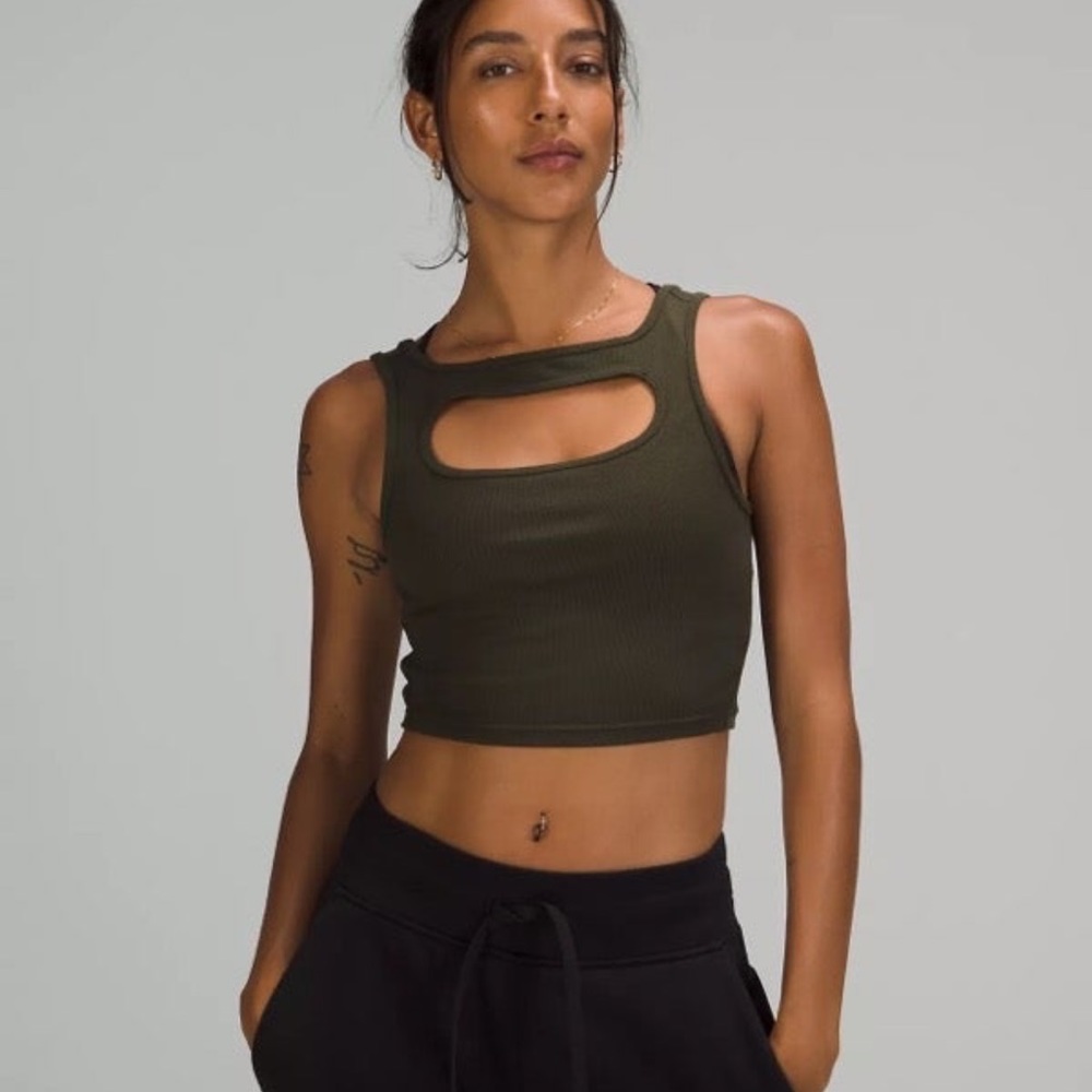 Lululemon LA front cut out crop tank
